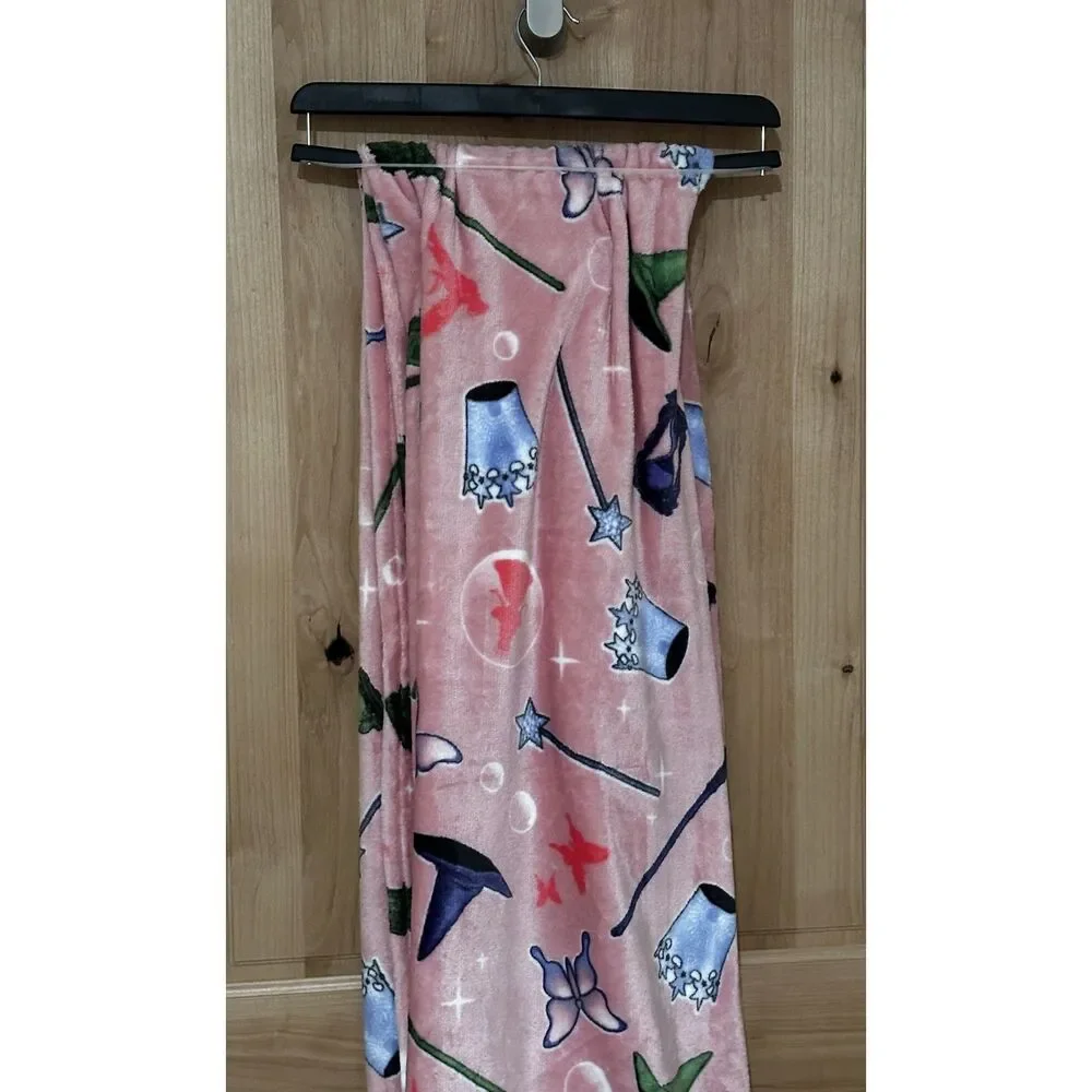 The Wizard of Oz Wicked Pink Soft Plush Throw 50x70 Inches NWT - Picture 2 of 3